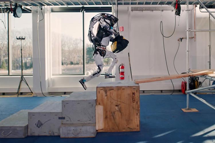 ربات انسان نما اطلس بوستون داینامیکس + ویدئو