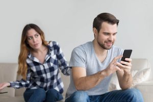 تأثیر تلفن همراه بر روابط زوجین