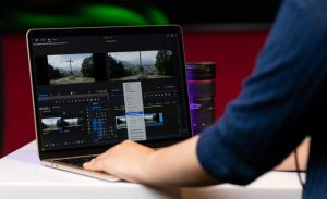 صفحه نمایش مک بوک ایر